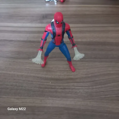 Boneco Homem aranha de volta ao lar