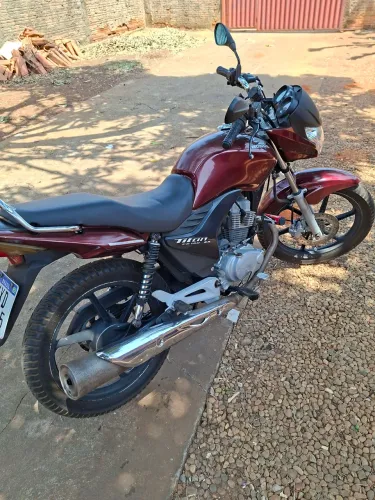 VENDO TITAN 2012 BEM CONSERVADA E REVISADA ANO 2012 EM DIAS NO MEU NOME