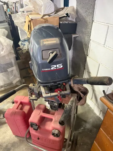 Motor de Popa Yamaha 25HP 2T - Completo com Tanque - Ótimo Estado