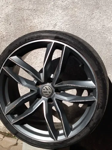 Jogo de Rodas com 4 Pneus 245/30ZR19 Tala 8,5 Offset 07