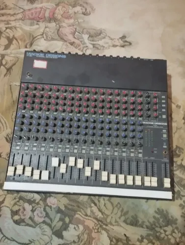 Mesa de som analogica Mackie CR-1604 16 canais. Para retirada de peças