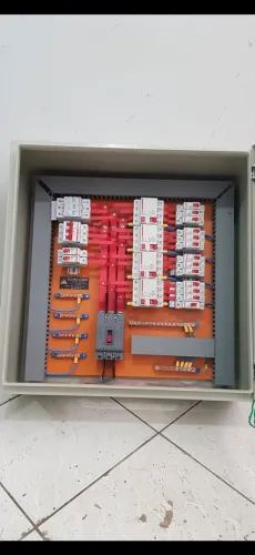 Eletricista, Montagem de Quadro de distribuição, e Instalações Elétrica *