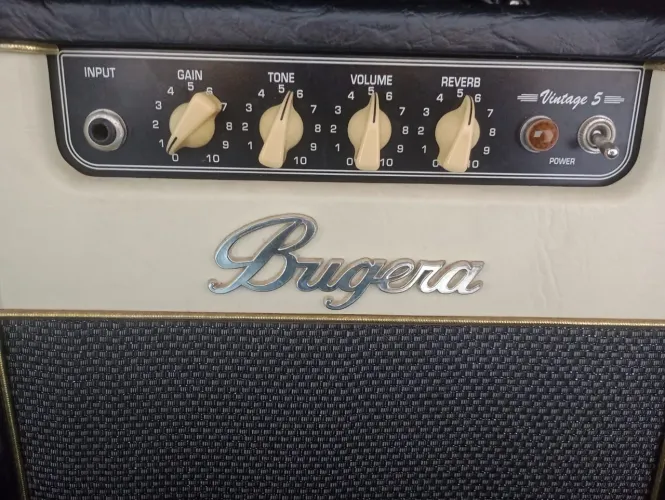Amplificador Valvulado Bugera V5 - Cubo de Guitarra 