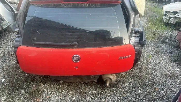 Tampa traseira do Fiat Punto T jet completa (inclui o vidro também)
