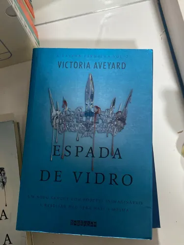 Livro Espada De Vidro - Victoria Aveyard