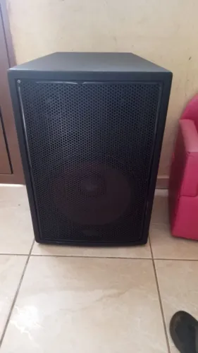 Vendo uma caixa de som passiva 15 polegadas 3 vias 500 RMS real