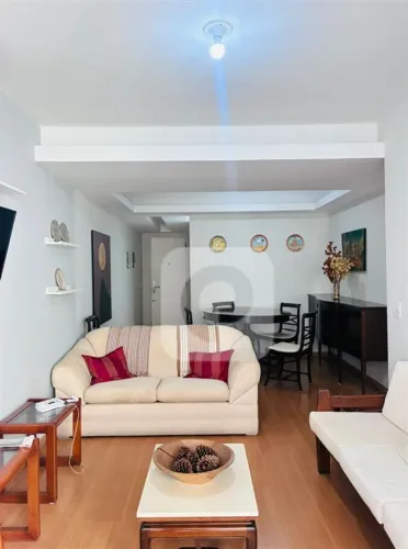Apartamento com 2 quartos e mobiliado, 72 m², em Copacabana