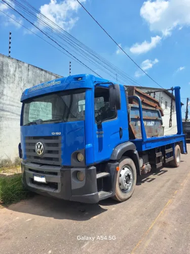 CAMINHÃO VW CONSTELLATION 13-180 COM POLIGUINDASTE DUPLO - ANO 2011
