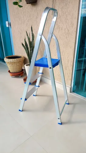 Escada Mor 3 degraus. Pagamento a vista em dinheiro. 