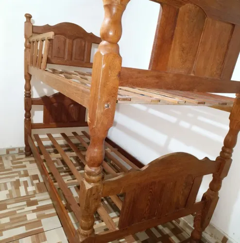 Vendo um beliche de madeira por 600