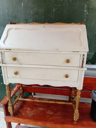 Cômoda antiga