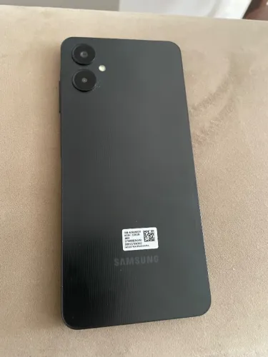 Celular Samsung praticamente novo