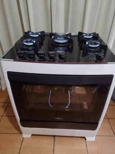 Fogão mesa de vidro 05 bocas, acendimento eletrico, funcionando perfeitamente, marca Dako