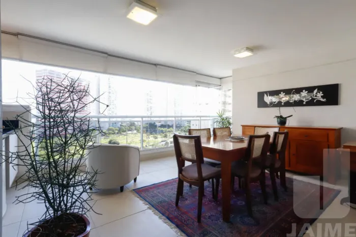 Apartamento com 3 dormitórios sendo 1 suíte e 2 vagas - Água Branca
