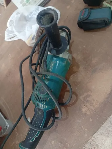 Vendo  lixadeira da Makita está boa funcionando perfeitamente 