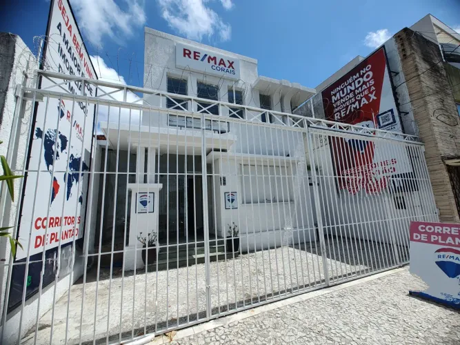 Vendo ou alugo Prédio comercial com 10 Salas - Centro - Maceió