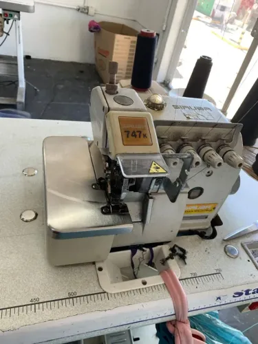 Máquina de Costura Overlock Siruba
