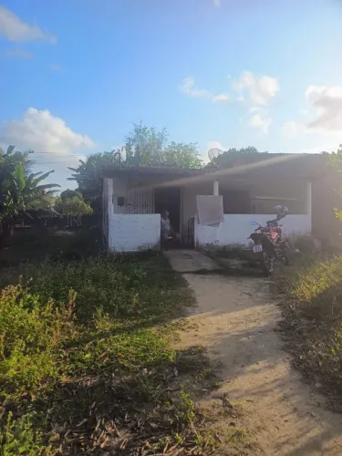 Sítio com ampla área verde, casa com 1 suíte + 2 quartos