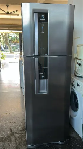 Geladeira Electrolux inox Com dispenser de Agua