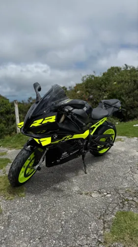 S1000RR 2024 preto com 8.000km