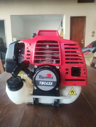 Roçadeira a gasolina toyama TBC43X