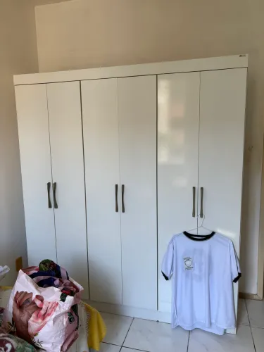Guarda-roupa branco 6 portas