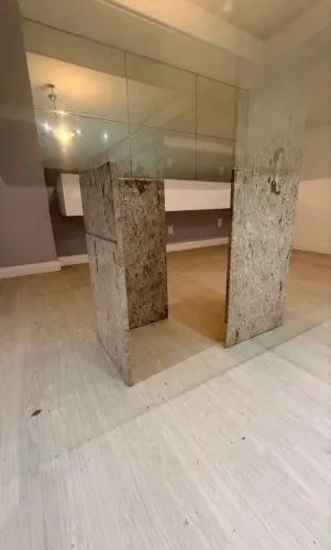 Mesa de Jantar 1,50 x 1,50 em Vidro com Base em Mármore Travertino - 8 Lugares