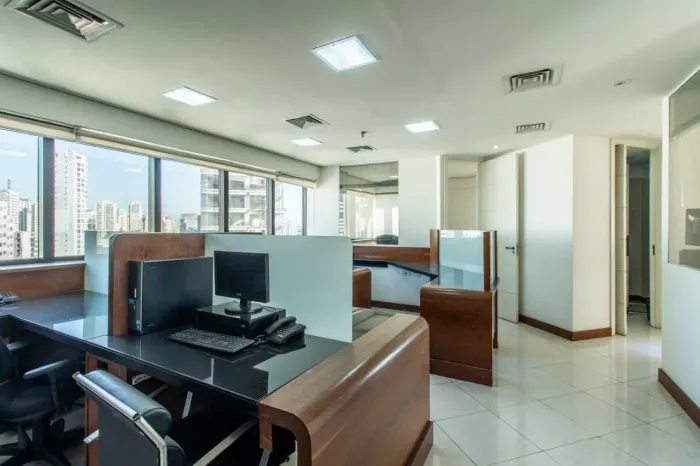 Sala comercial na Avenida da Aclimação, 68 - 16o andat 100 m²