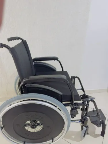 CADEIRA DE RODAS UMA VEZ USADA