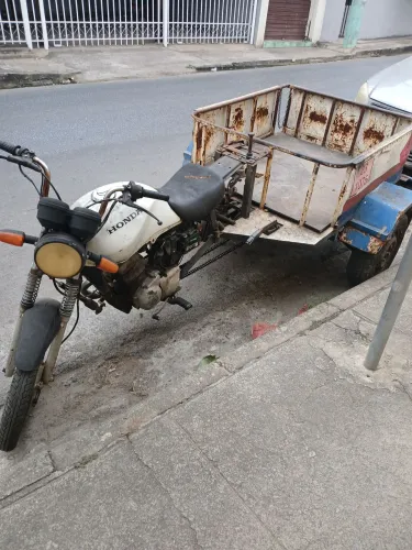 VENDE- SE TRICICLO HONDA ENGECART TRICAR