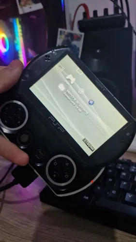 PSP Go - 16GB Desbloqueado