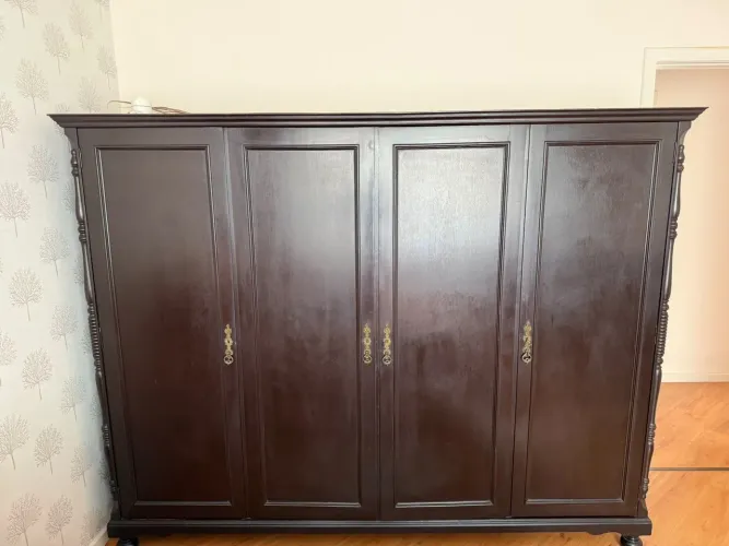 Guarda roupa de Imbuia