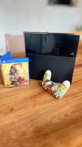 PlayStation 4 + 1 controle + 1 jogo