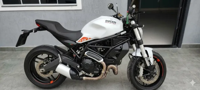 Ducati Monster 797 - 800cc (Estado de Zero)<br><br>