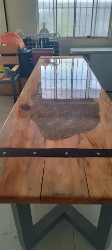 Mesa para espaço gourmet em resina peça única em madeira nobre