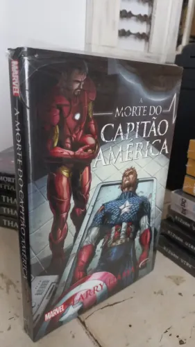 Livro A Morte do Capitão América de Larry Hama  Novo Mundo Marvel