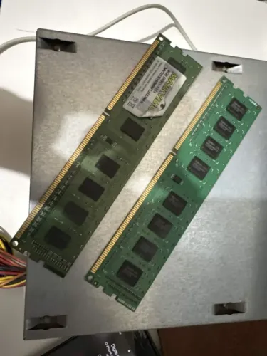 2x 4gb ram ddr3 1333Mhz + fonte 150w brinde 