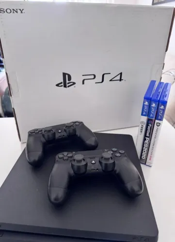 PlayStation 4 Slim 500GB + 2 controles + 3 jogos