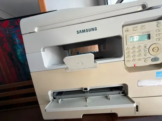 Vendo impressora multifuncional Samsung SCX-4729FD, ideal para escritórios, 
