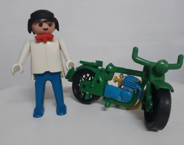 BONECO E MOTOCICLETA PLAYMOBIL DA TROL DANOS 80