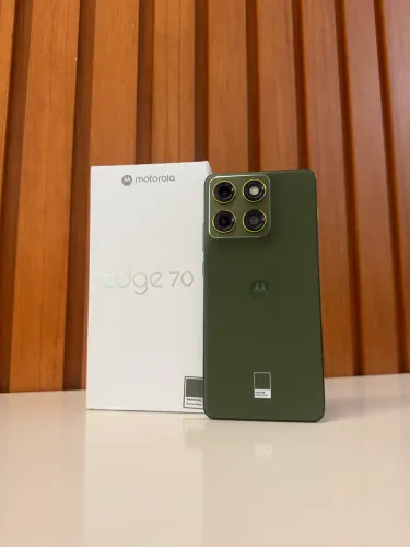 Smartphone Motorola Edge 70 5G - 256GB 24GB (8GB RAM 3 cameras 50MP extreme Amoled 120hz 