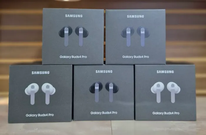 Samsung Galaxy Buds 4 Pro, cores: branco e preto, LACRADO/NOVO, acompanha nota fiscal.