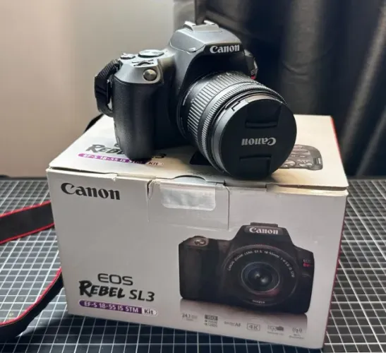 Camera Canon EOS Rebel SL3 + Dummy Battery de Brinde