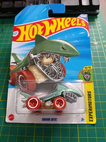 Hot Wheels Shark Bite Sharkruiser