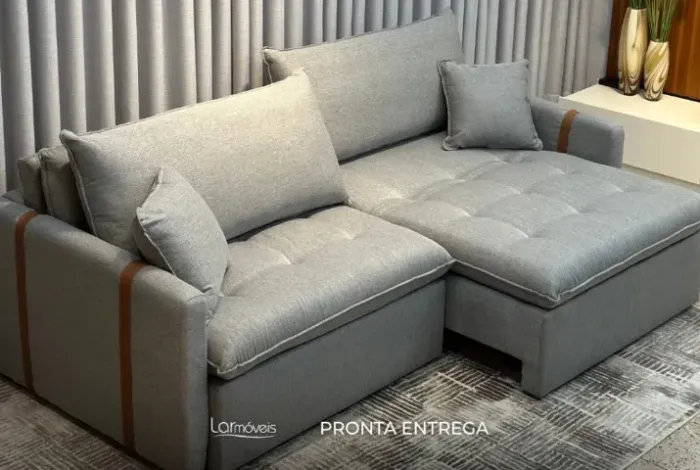 Sofá com Chaise 2,44m - Seminovo | Apenas 2 meses de uso