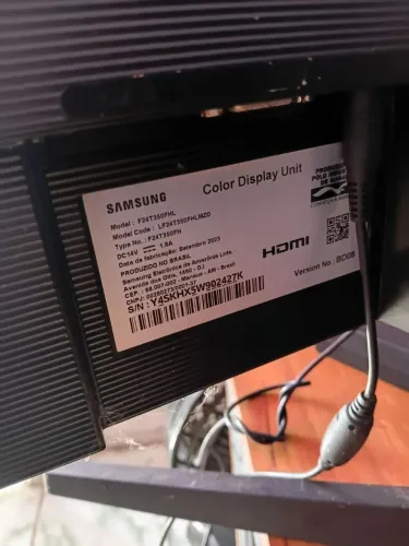 Monitor com defeito