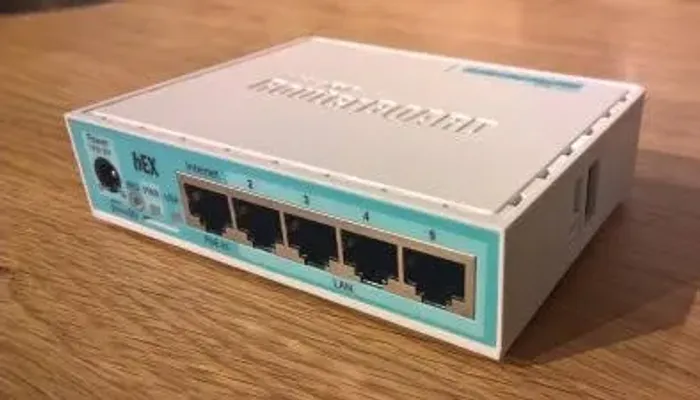 Mikrotik RB750GR3 e RB2011UiAS-2HnD-IN