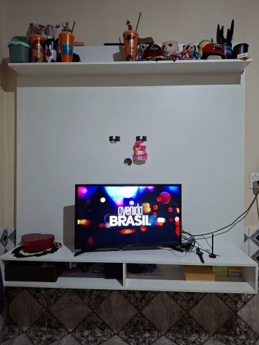Painel para TV 1.80 por1.60 cor branco. Valor 1000 estou aberto a proposta
