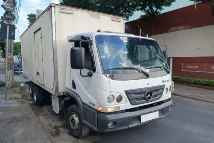 M/BENZ 1316 . ANO 2016 ,COM AR CONDICIONADO CAMINHÃO IMPECAVEL.