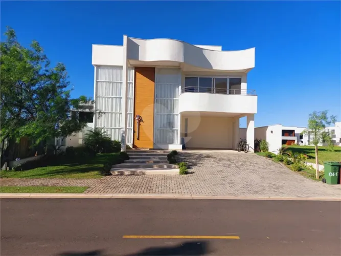 Casa à venda com 3 quartos, sendo 2 suítes, no condomínio Alphaville Nova Esplanada 4, Vot